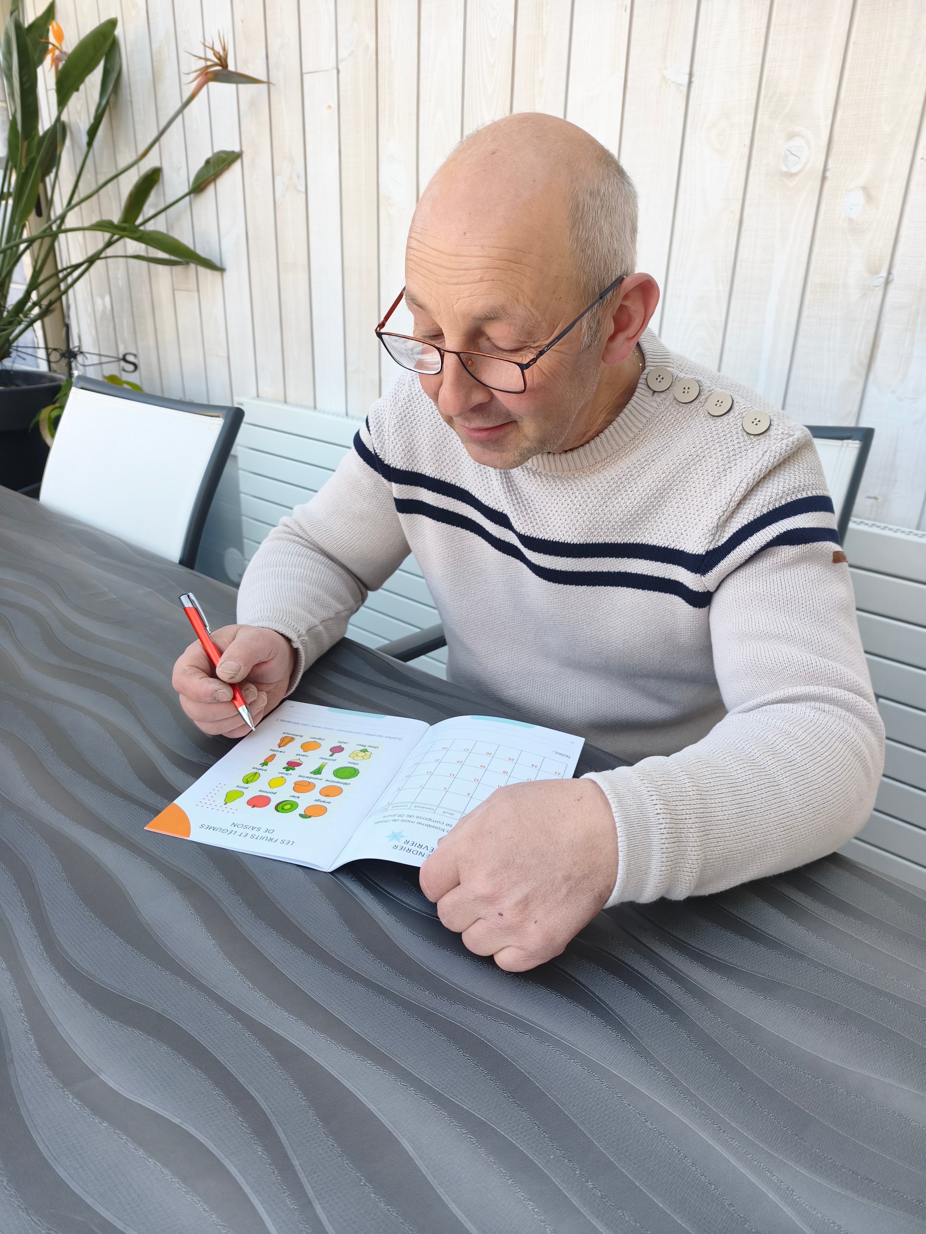 Stim&Co - Stimandco - aîné - aînés - personnes âgées - carnet de stimulation cérébrale
stimulation cognitive senior
exercices mémoire sénior
cahier mémoire personnes âgées
jeux cognitifs seniors
entraînement cérébral
entretien de la mémoire
santé cognitive
fonctions cognitives
mémoire
attention
concentration
logique
raisonnement
langage
orientation
autonomie des personnes âgées
vieillissement cérébral
vieillissement cognitif
prévention du déclin cognitif
bien vieillir
activité cerveau