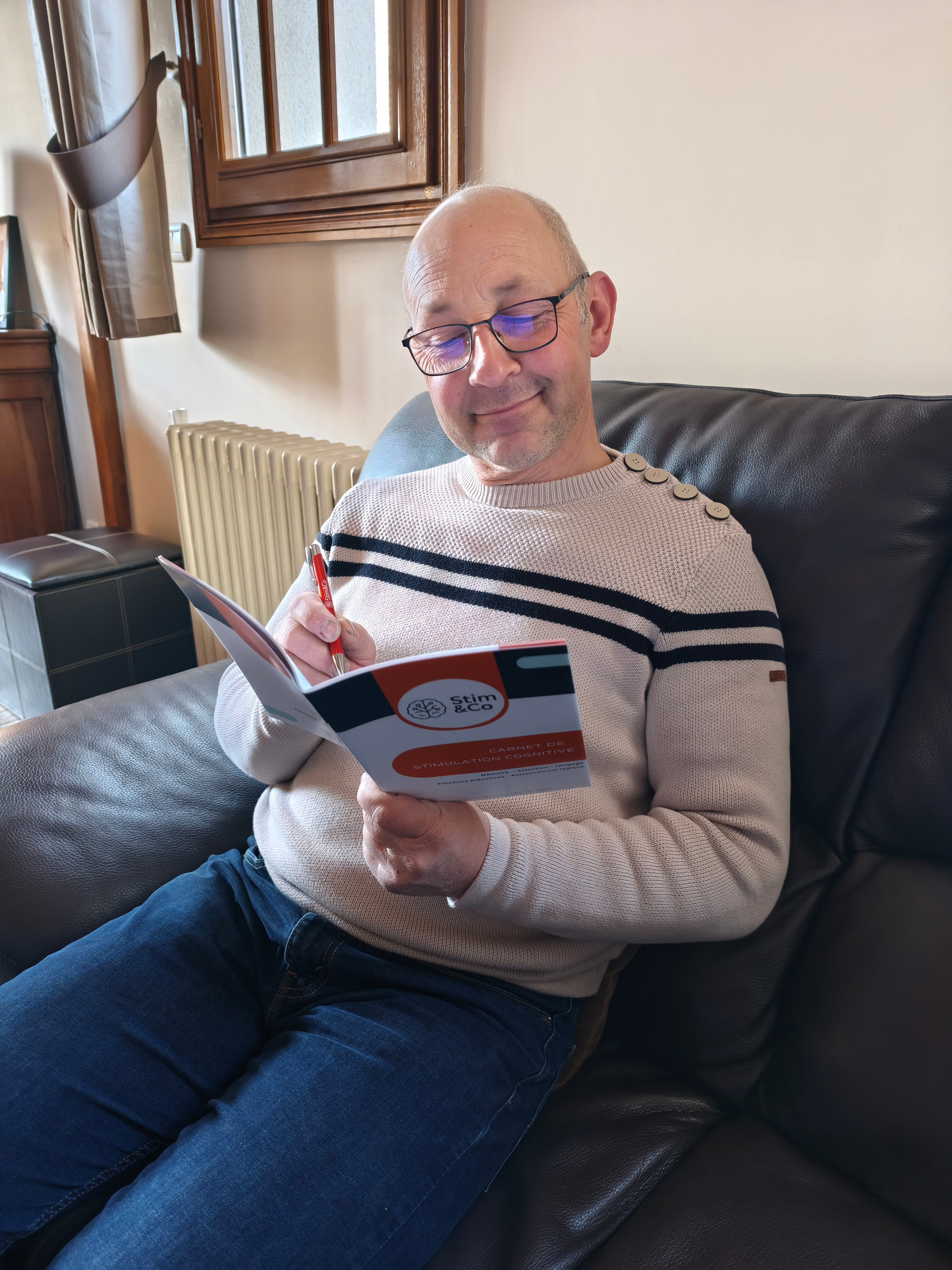 Stim&Co - Stimandco - aîné - aînés - personnes âgées - carnet de stimulation cérébrale
stimulation cognitive senior
exercices mémoire sénior
cahier mémoire personnes âgées
jeux cognitifs seniors
entraînement cérébral
entretien de la mémoire
santé cognitive
fonctions cognitives
mémoire
attention
concentration
logique
raisonnement
langage
orientation
autonomie des personnes âgées
vieillissement cérébral
vieillissement cognitif
prévention du déclin cognitif
bien vieillir
activité cerveau